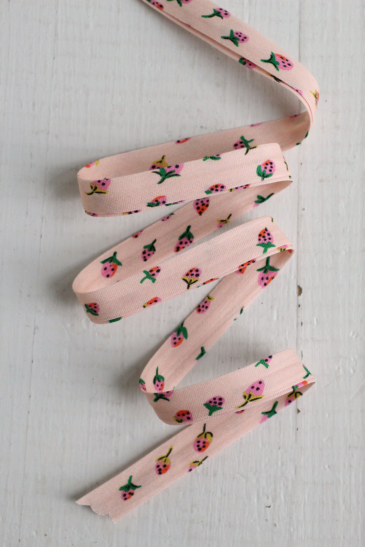 Field Strawberries Blush Bias Tape & Bias Quilt Binding Heather Ross