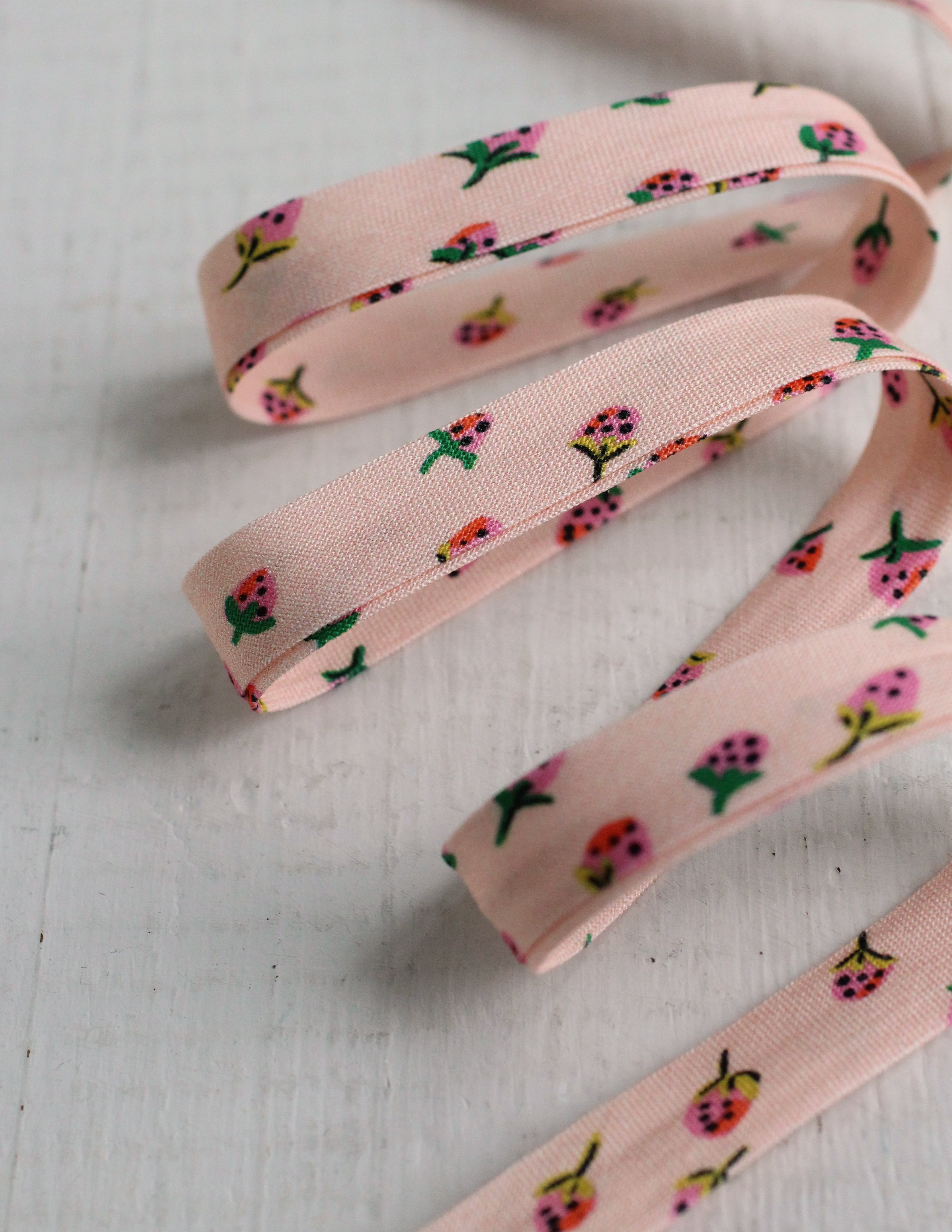 Field Strawberries Blush Bias Tape & Bias Quilt Binding Heather Ross