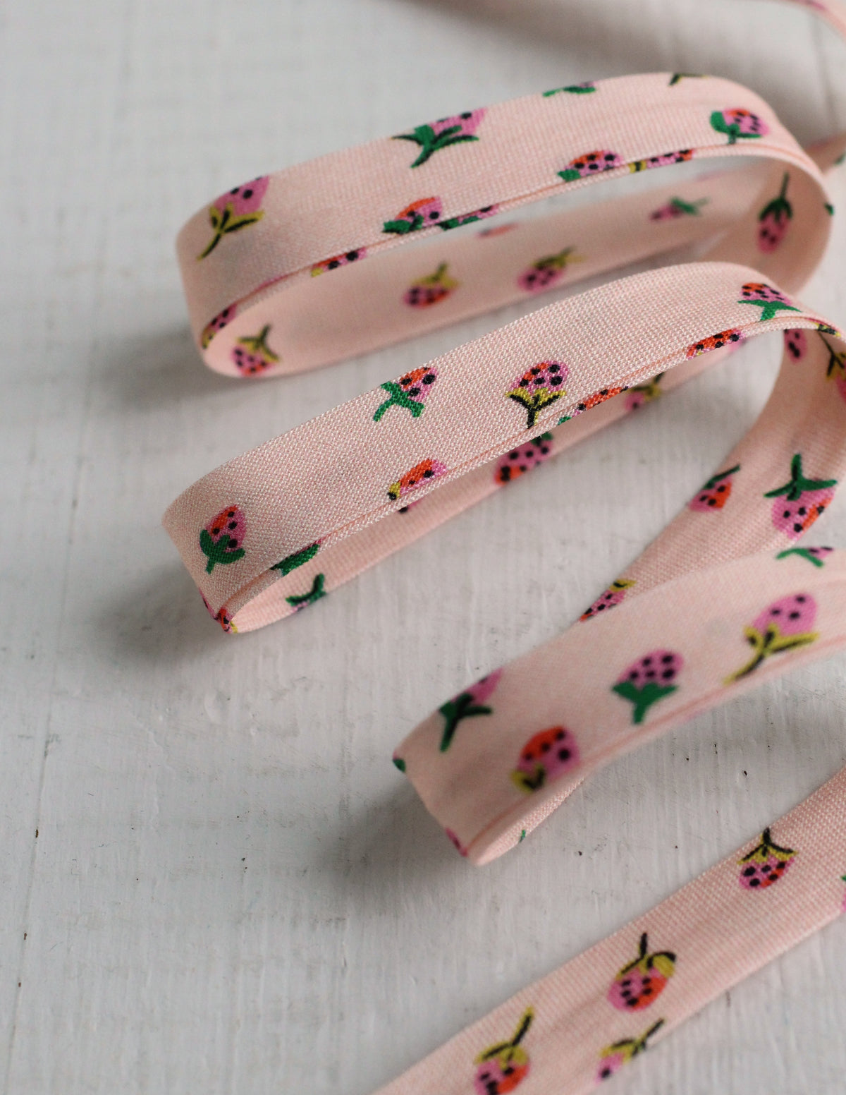 Field Strawberries Blush Bias Tape & Bias Quilt Binding Heather Ross