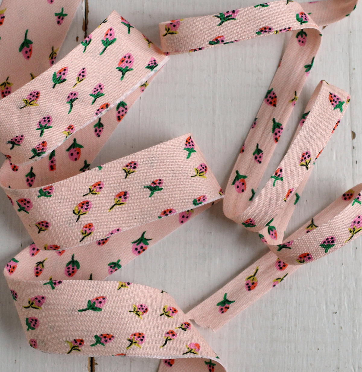 Field Strawberries Blush Bias Tape & Bias Quilt Binding Heather Ross