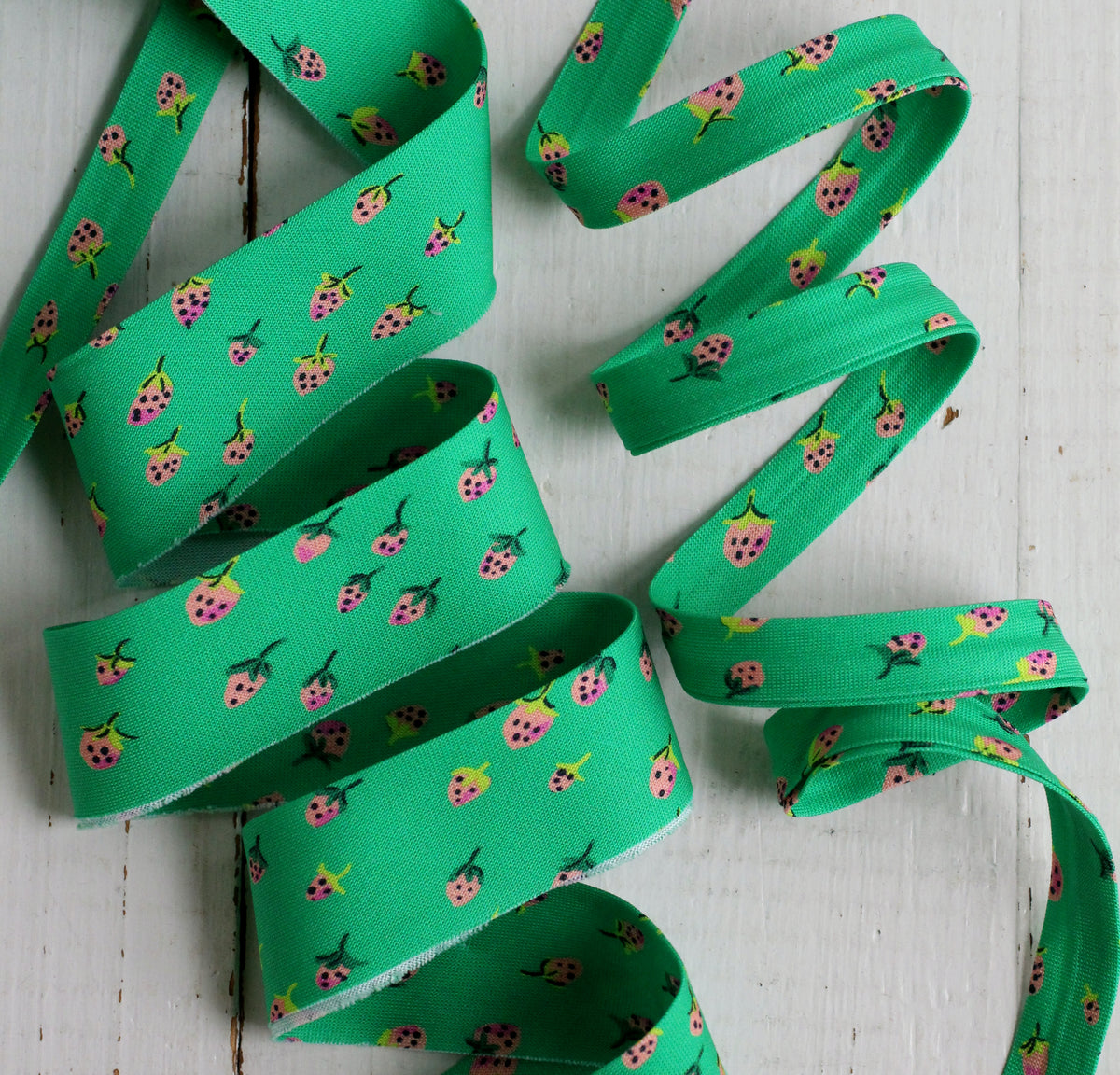 Field Strawberries Jade Bias Tape & Bias Quilt Binding Heather Ross