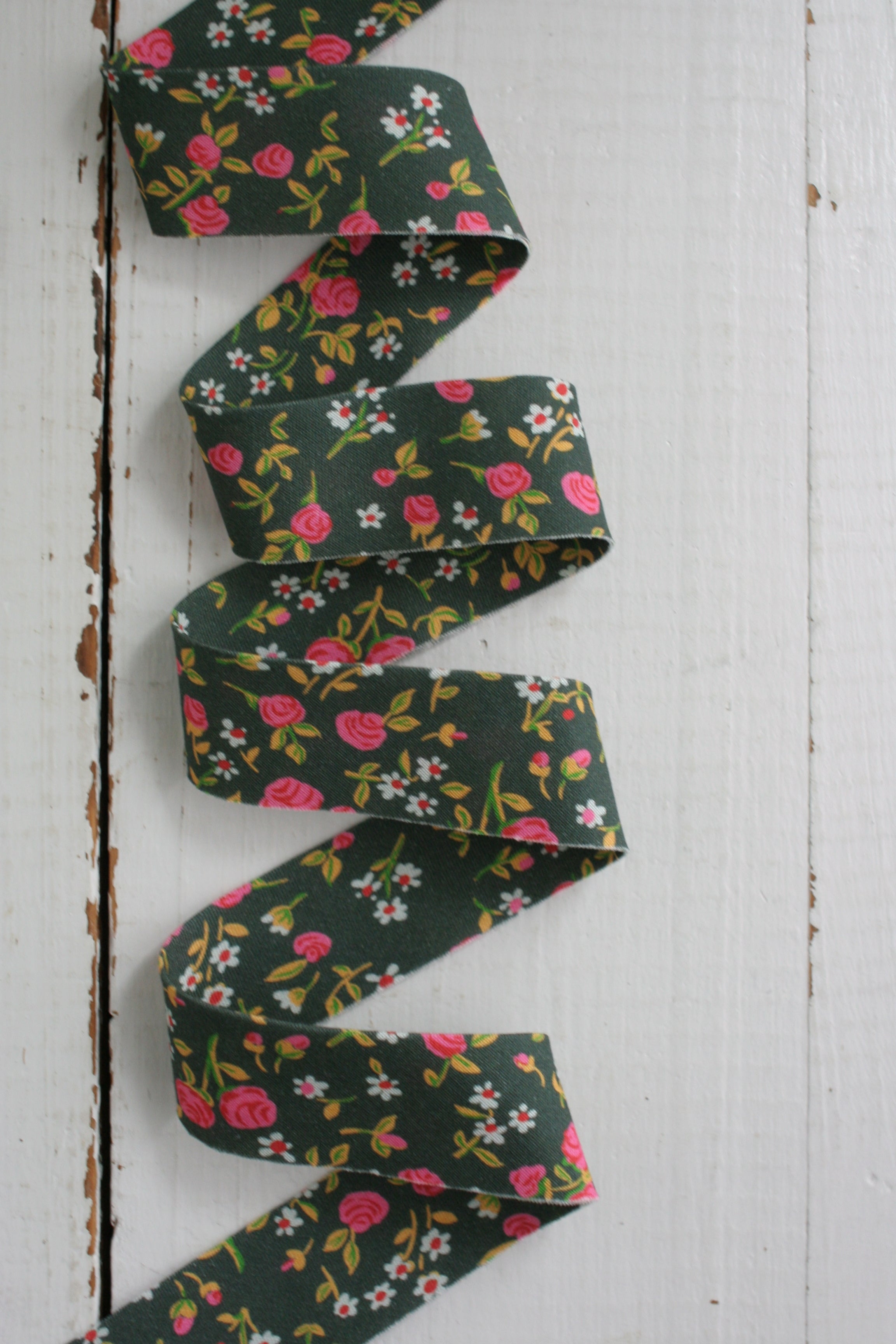 Mousy Floral Pasture (Dark Green)