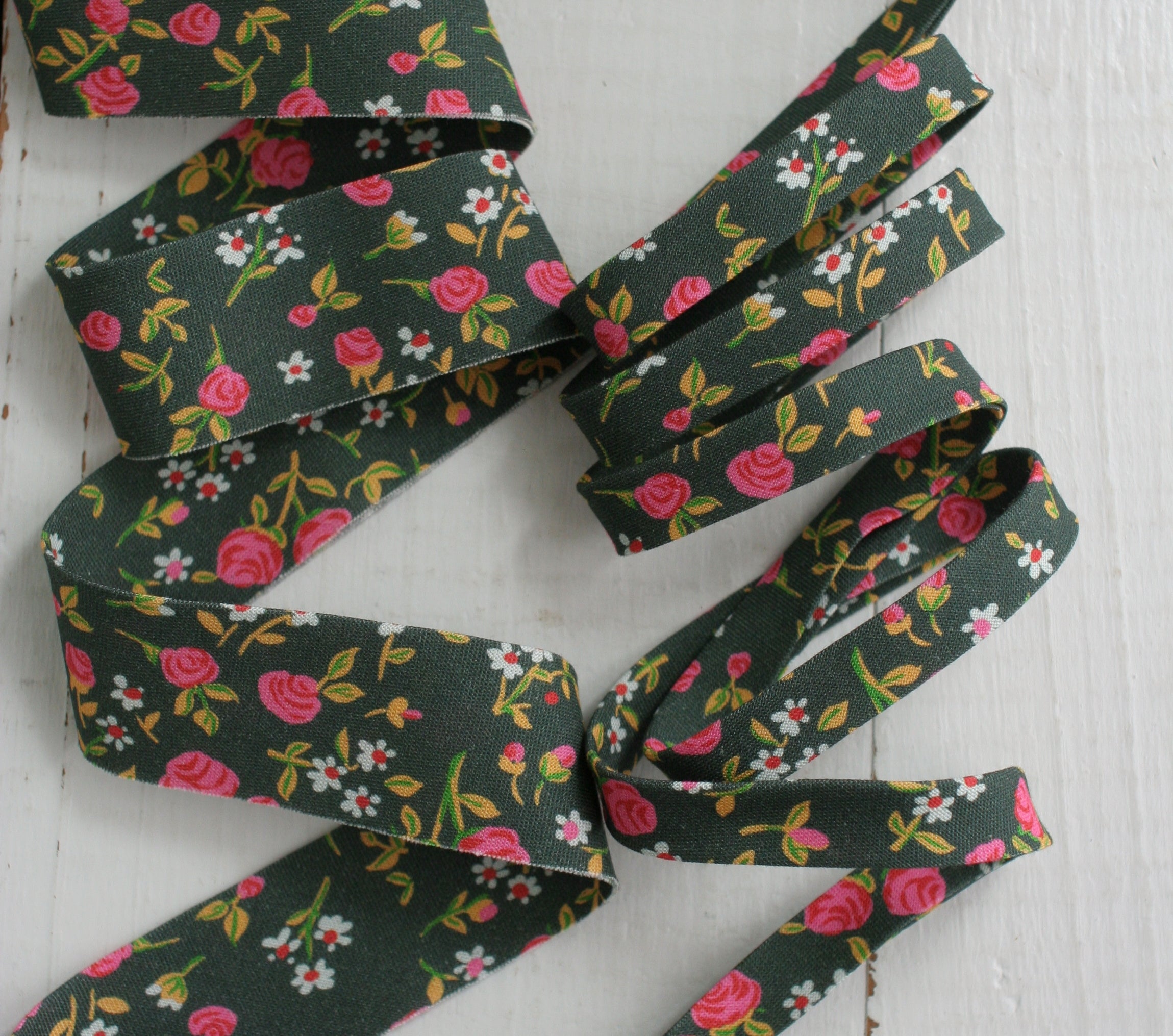 Mousy Floral Pasture (Dark Green)