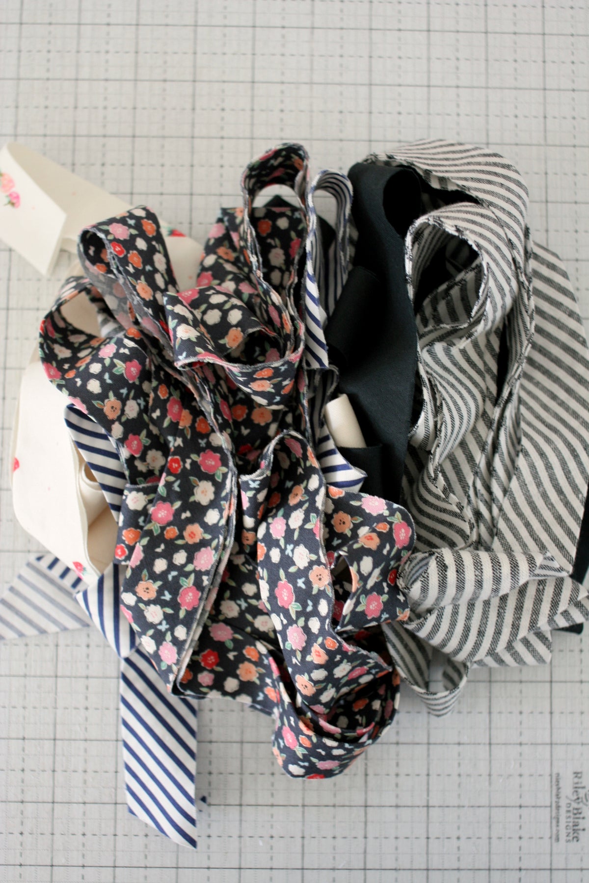 Remnant Bag - 2.5&quot; Bias Quilt Binding Neutrals