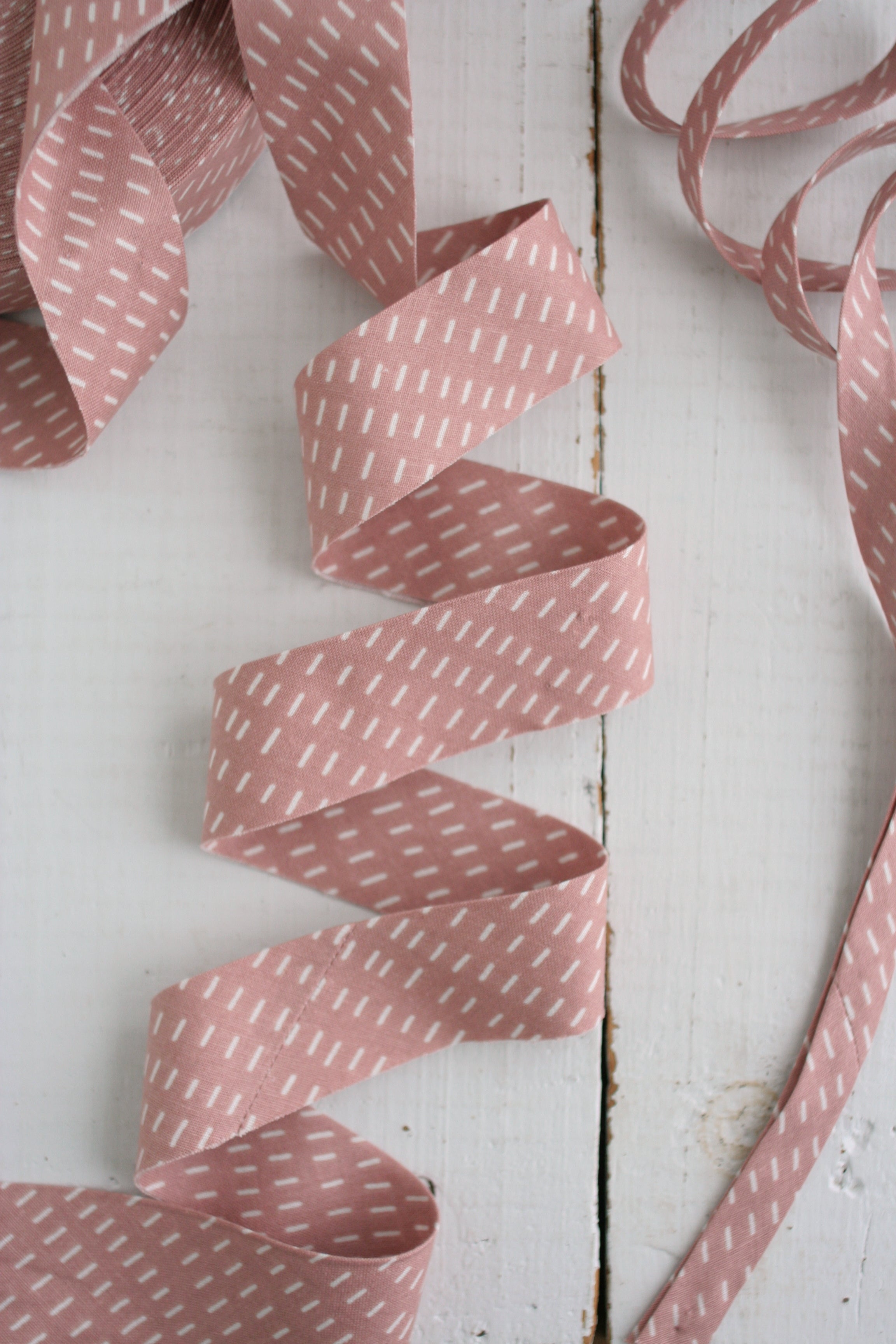 Rose Pink Dashes Bias Tape & Bias Quilt Binding